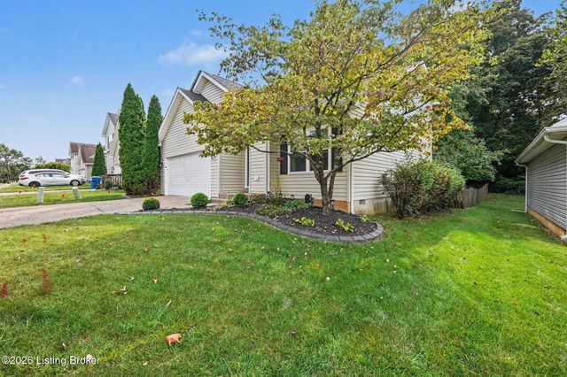 10400 Pinoak View Dr, Jeffersontown, KY 40299