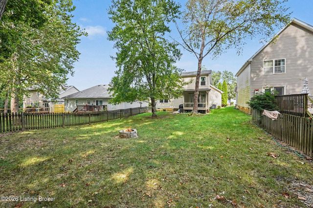 10400 Pinoak View Dr, Jeffersontown, KY 40299