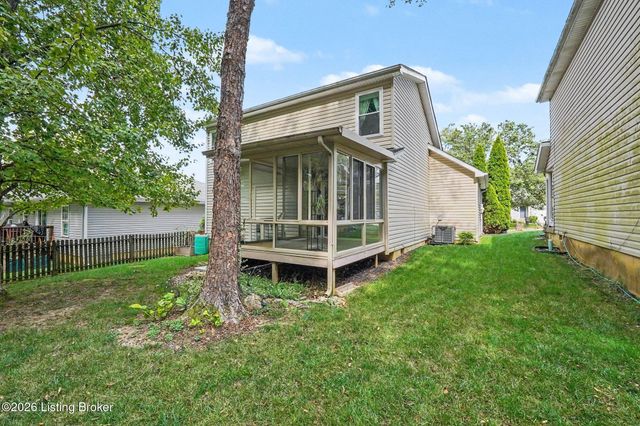 10400 Pinoak View Dr, Jeffersontown, KY 40299