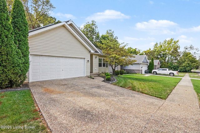 10400 Pinoak View Dr, Jeffersontown, KY 40299
