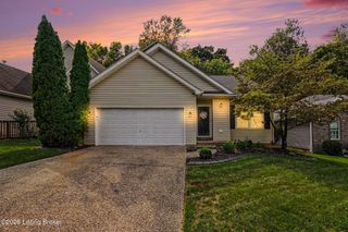 10400 Pinoak View Dr, Jeffersontown, KY 40299