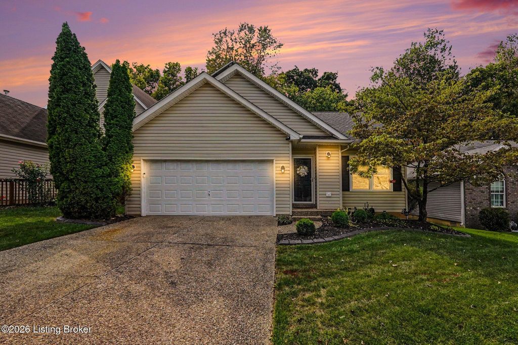 10400 Pinoak View Dr, Jeffersontown, KY 40299