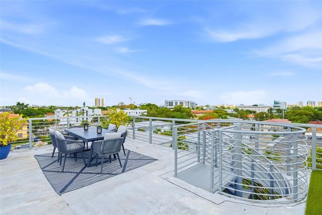 545 SW 11th St 308, Miami, FL 33129