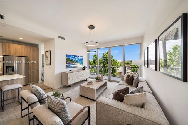 545 SW 11th St 308, Miami, FL 33129