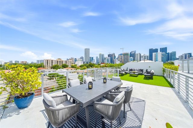 545 SW 11th St 308, Miami, FL 33129