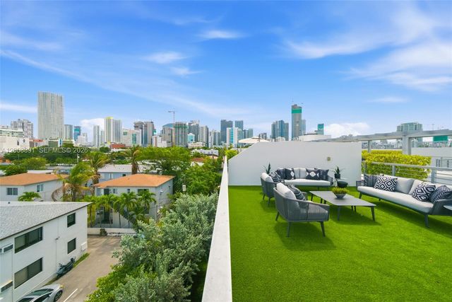 545 SW 11th St 308, Miami, FL 33129
