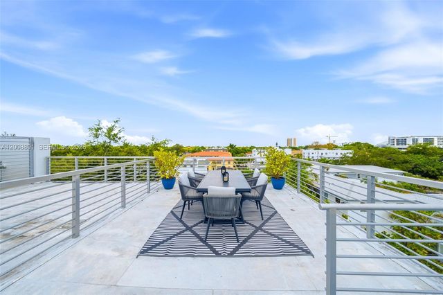 545 SW 11th St 308, Miami, FL 33129