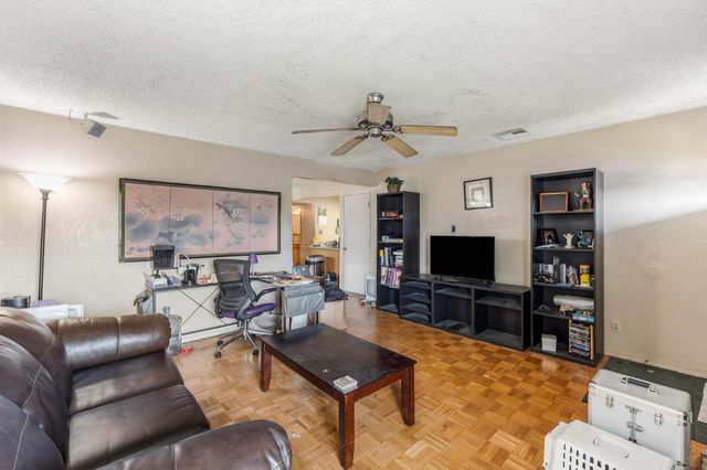2006 Zinfandel Dr, Rancho Cordova, CA 95670