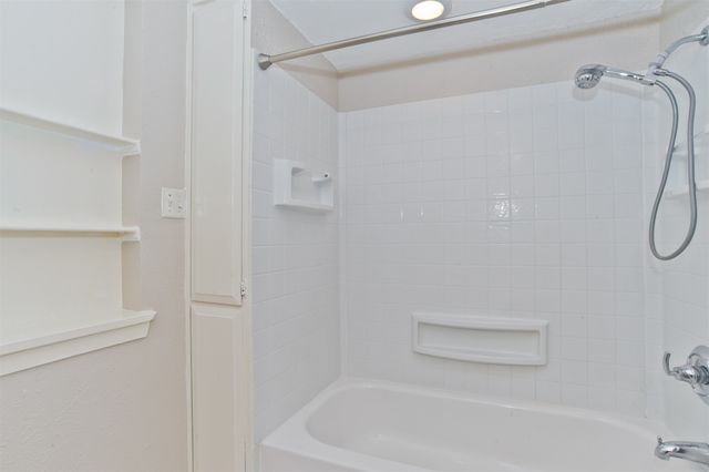 7450 Holly Hill Drive 116, Dallas, TX 75231