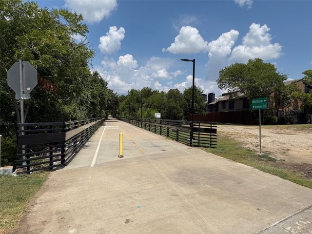 7450 Holly Hill Drive 116, Dallas, TX 75231