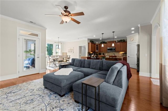 257 Somerset Circle, Woodstock, GA 30189