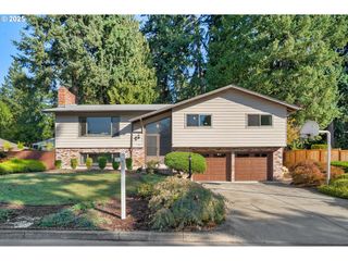 2883 Se SPRUCE St, Hillsboro, OR 97123