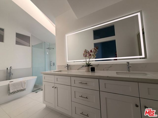 12148 Runnymede Street, North Hollywood, CA 91605