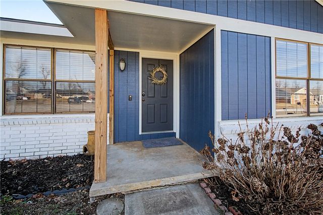 924 S 25th Street, Rogers, AR 72758