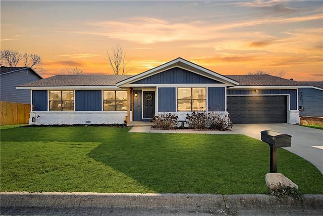 924 S 25th Street, Rogers, AR 72758