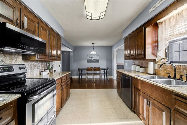 924 S 25th Street, Rogers, AR 72758