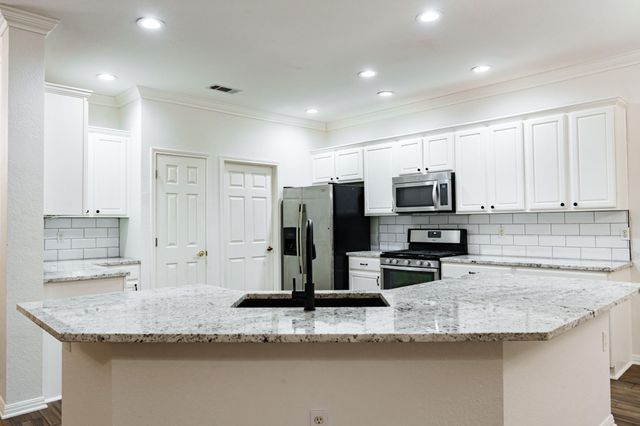 124 Dewberry DR, Georgetown, TX 78633