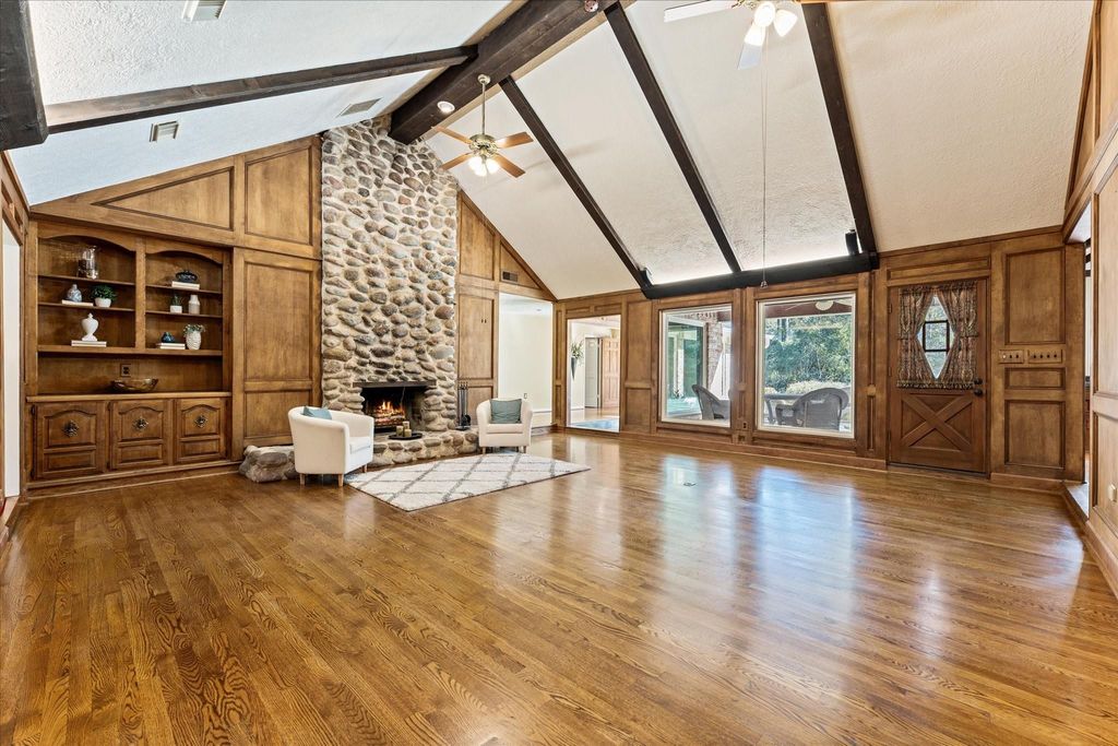 Image 10 of property listing at 29710 Running Deer Drive, Tomball, TX 77375