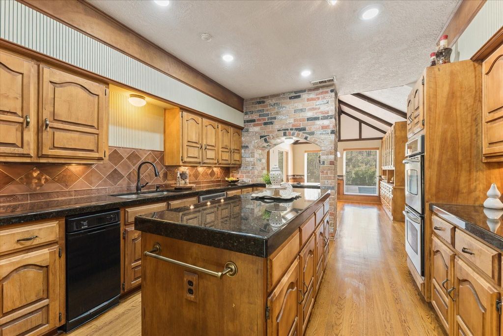 Image 13 of property listing at 29710 Running Deer Drive, Tomball, TX 77375