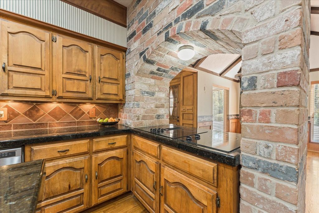 Image 16 of property listing at 29710 Running Deer Drive, Tomball, TX 77375