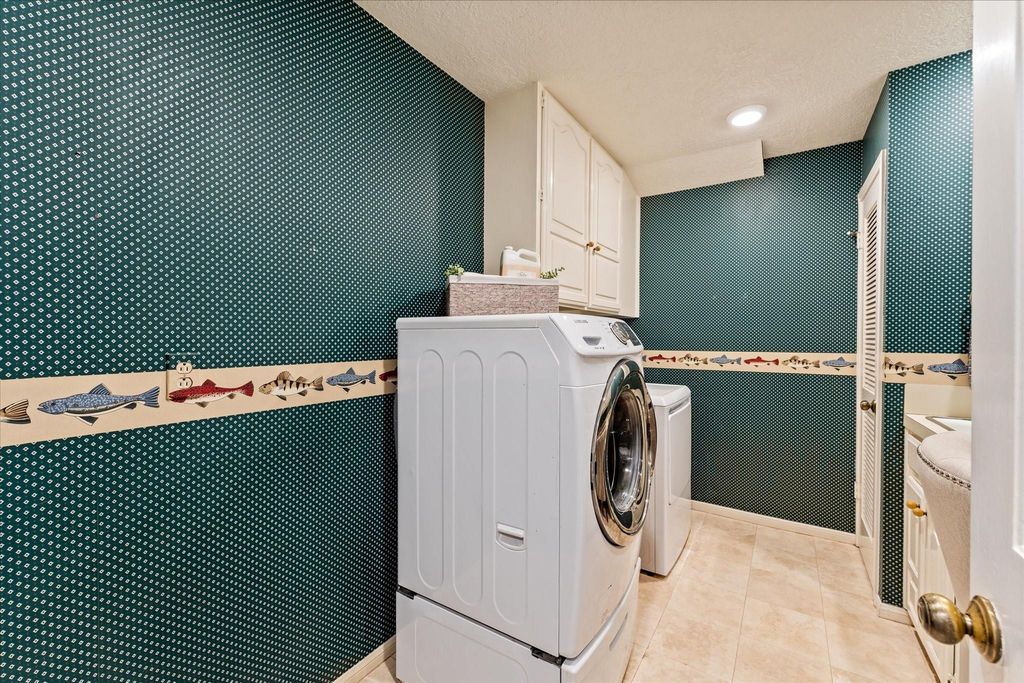 Image 23 of property listing at 29710 Running Deer Drive, Tomball, TX 77375