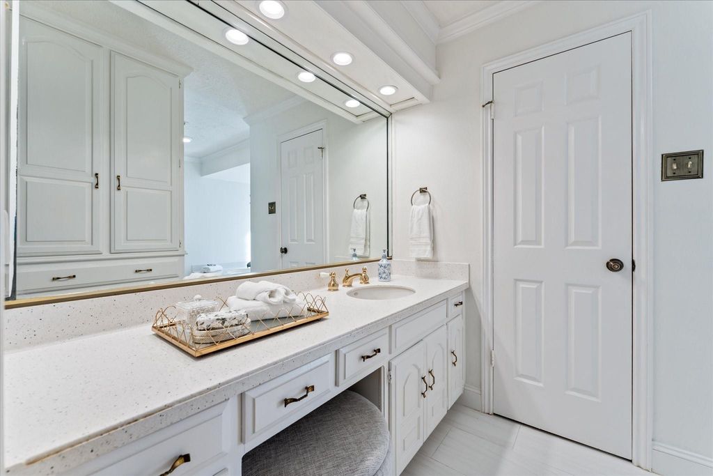 Image 31 of property listing at 29710 Running Deer Drive, Tomball, TX 77375