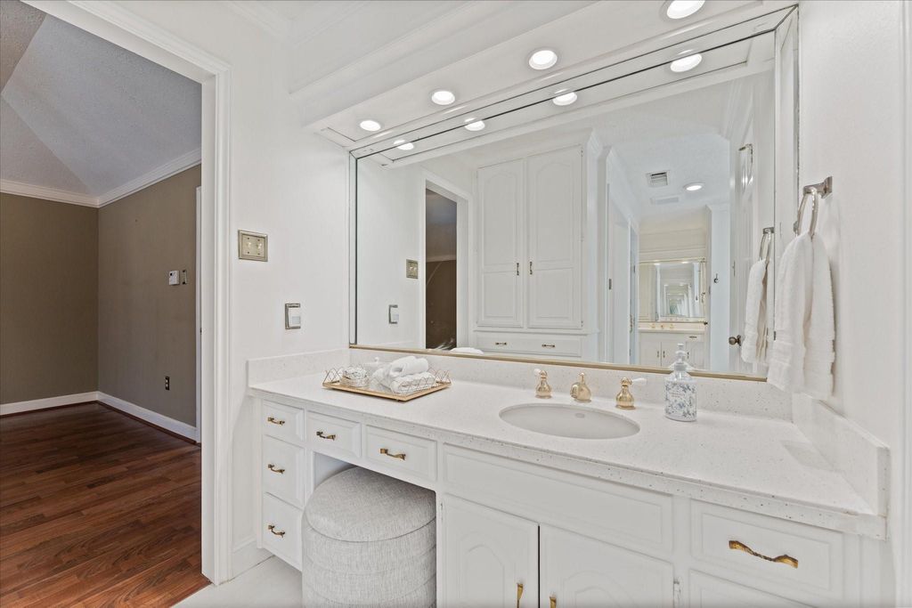 Image 32 of property listing at 29710 Running Deer Drive, Tomball, TX 77375