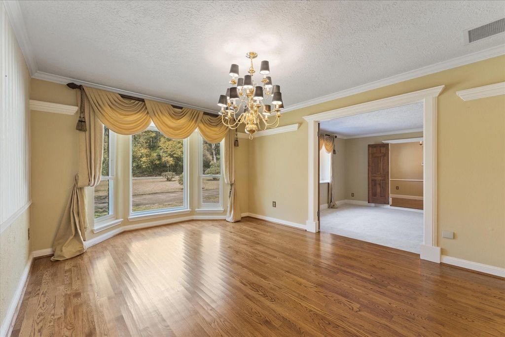 Image 6 of property listing at 29710 Running Deer Drive, Tomball, TX 77375