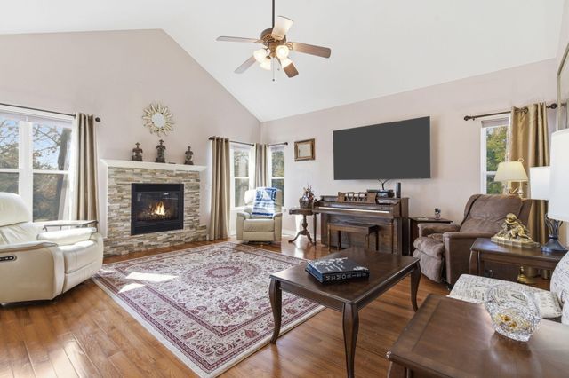 24 Lands End, Kimberling City, MO 65686