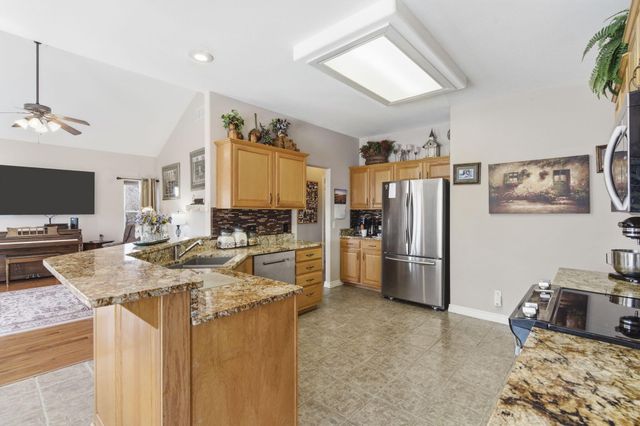 24 Lands End, Kimberling City, MO 65686