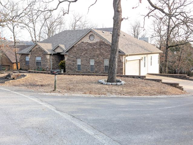 24 Lands End, Kimberling City, MO 65686