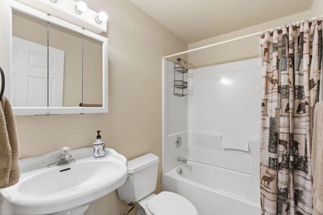 24 Lands End, Kimberling City, MO 65686