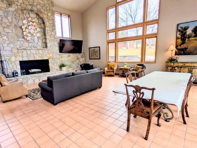 24 Lands End, Kimberling City, MO 65686