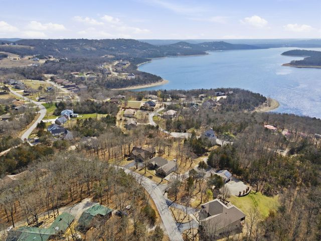 24 Lands End, Kimberling City, MO 65686