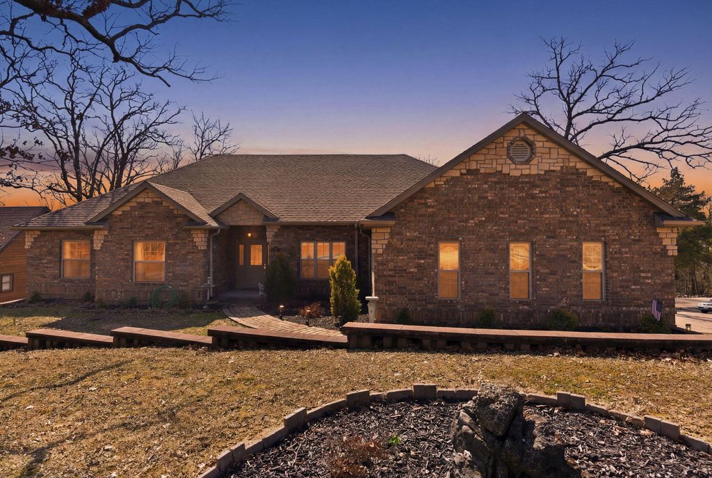 24 Lands End, Kimberling City, MO 65686