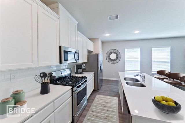 69 Fern Court, Lake Jackson, TX 77566