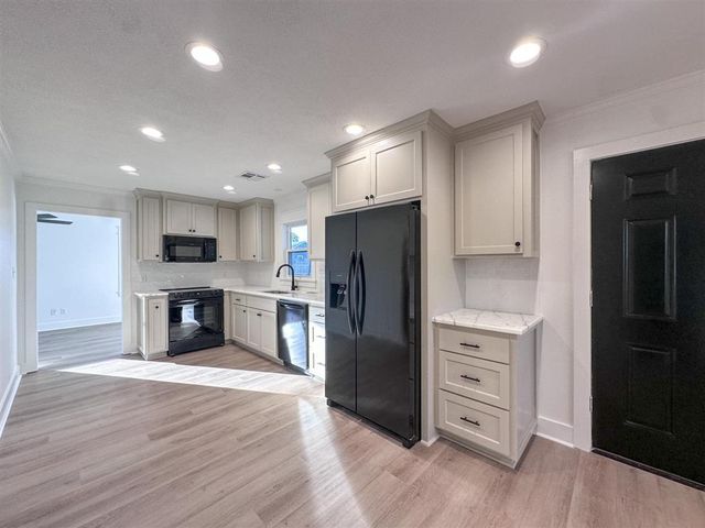 3202 Hodges Street, Lake Charles, LA 70601