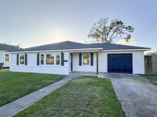 3202 Hodges Street, Lake Charles, LA 70601