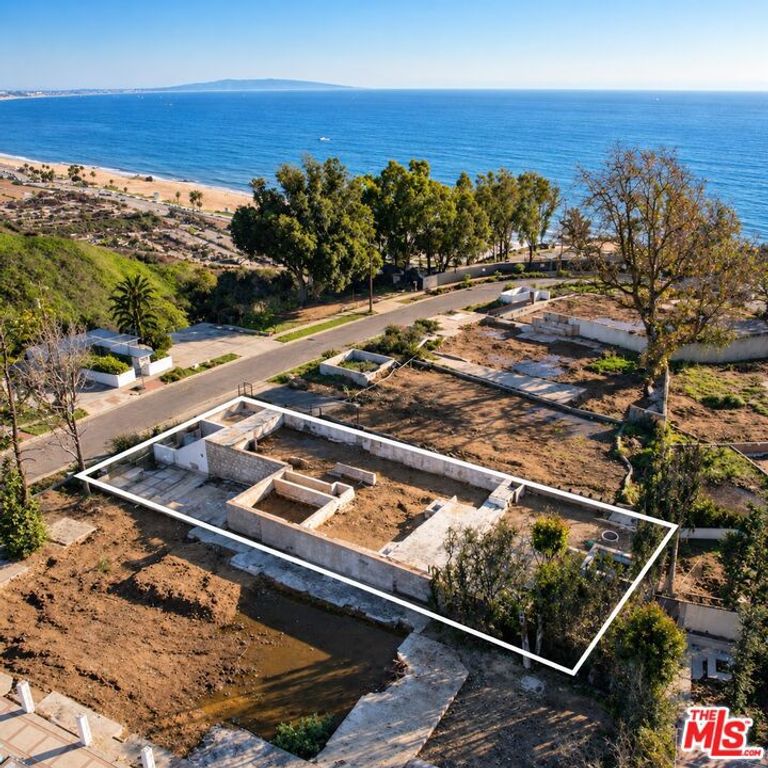 327 N Grenola Street, Pacific Palisades, CA 90272 — exterior