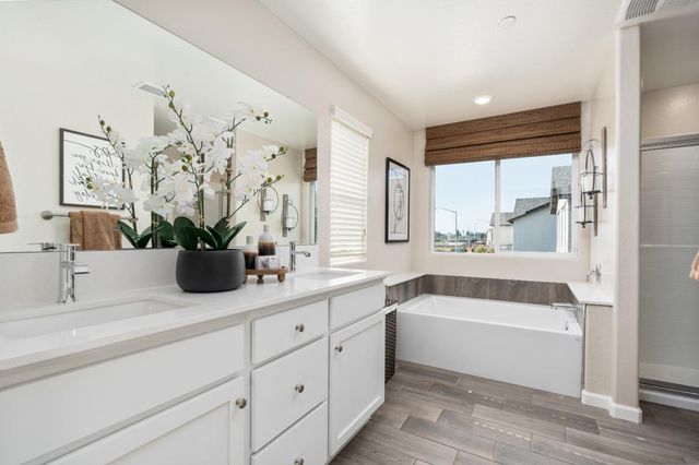 6584 E Blushing Drive, Fresno, CA 93727