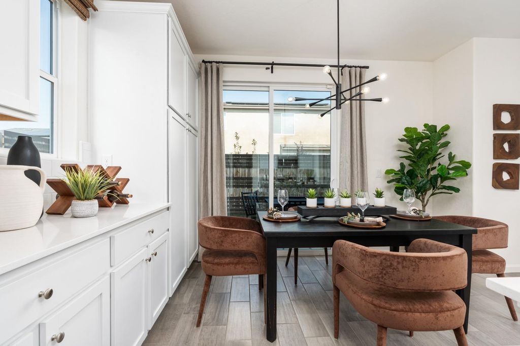 Image 15 of property listing at 6584 E Blushing Drive, Fresno, CA 93727