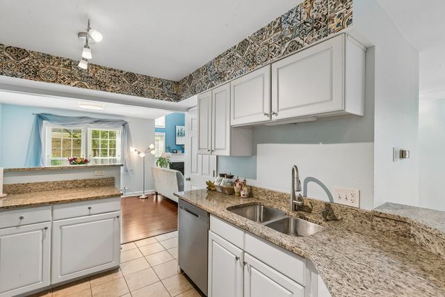9038 DELPHIA Avenue, Des Plaines, IL 60016