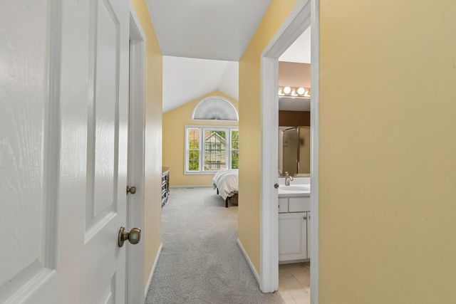 9038 DELPHIA Avenue, Des Plaines, IL 60016
