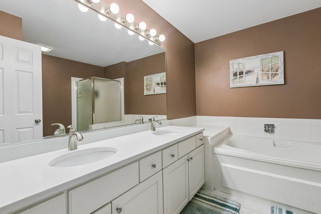 9038 DELPHIA Avenue, Des Plaines, IL 60016