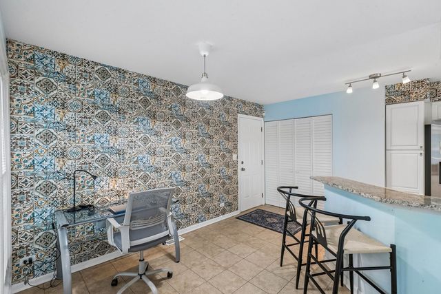 9038 DELPHIA Avenue, Des Plaines, IL 60016