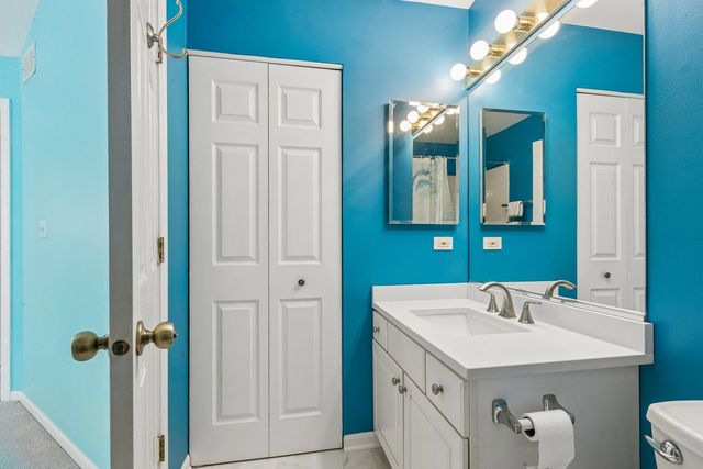 9038 DELPHIA Avenue, Des Plaines, IL 60016
