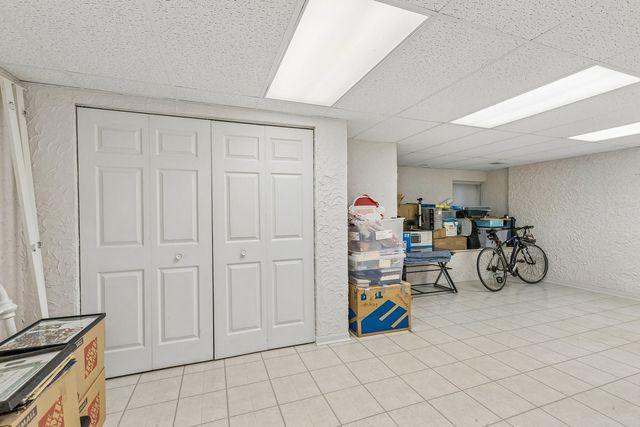 9038 DELPHIA Avenue, Des Plaines, IL 60016