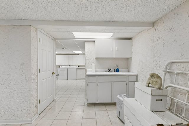 9038 DELPHIA Avenue, Des Plaines, IL 60016