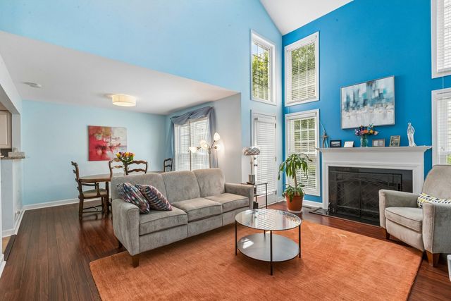 9038 DELPHIA Avenue, Des Plaines, IL 60016