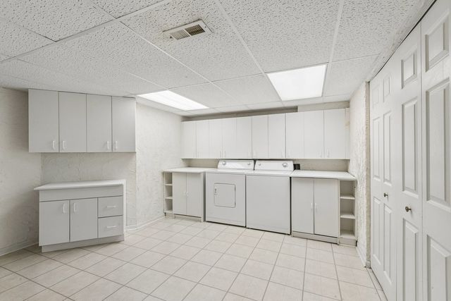 9038 DELPHIA Avenue, Des Plaines, IL 60016